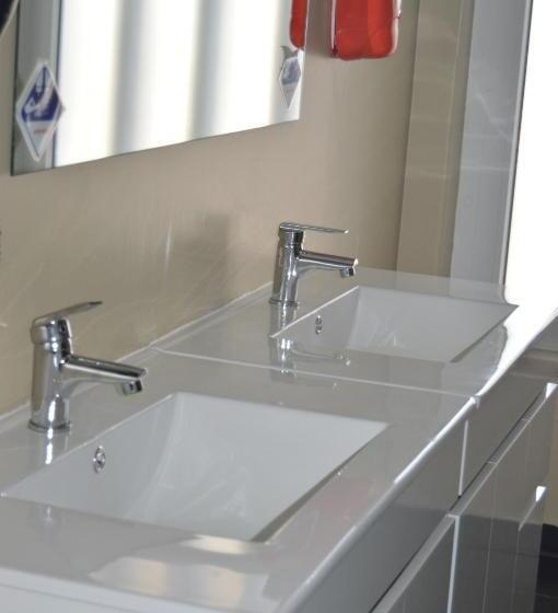 اتاق استاندارد با سرویس بهداشتی مشترک, Wallis Rato