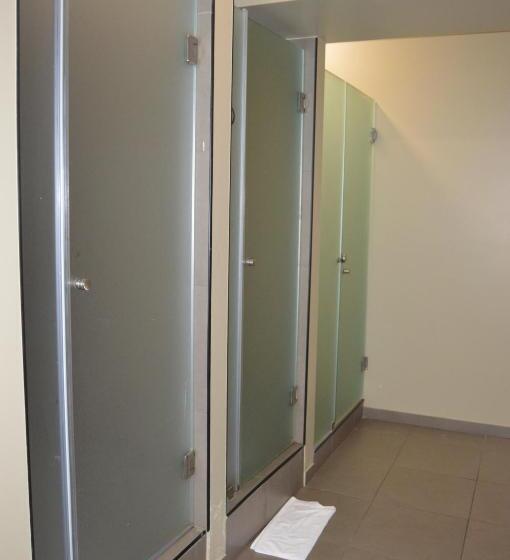 اتاق استاندارد با سرویس بهداشتی مشترک, Wallis Rato