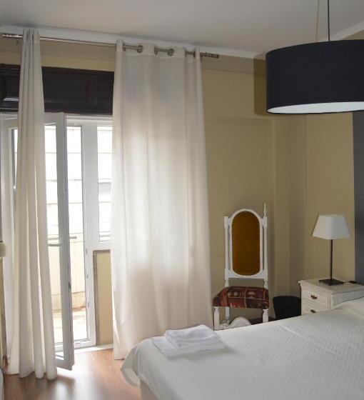 اتاق استاندارد با سرویس بهداشتی مشترک, Wallis Rato