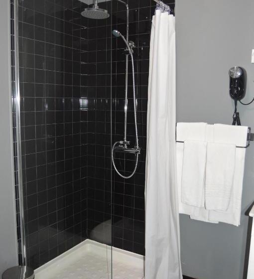 سوییت خانوادگی, Wallis Rato