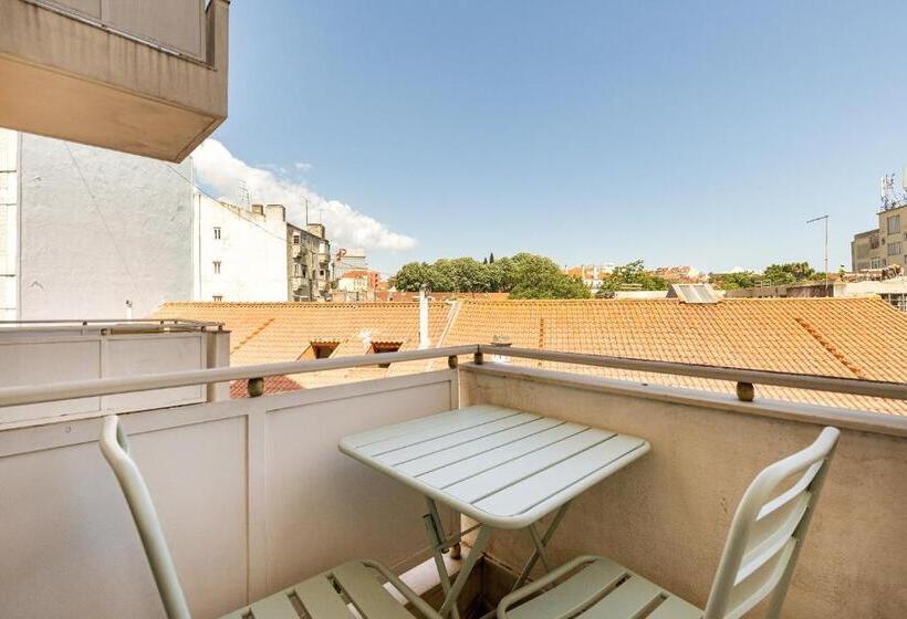 سوییت سوپریور, Wallis Rato