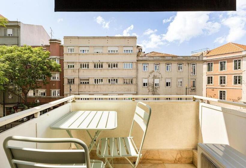 سوییت سوپریور, Wallis Rato