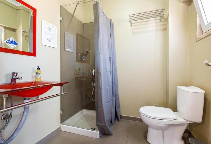 سوییت سوپریور, Wallis Rato