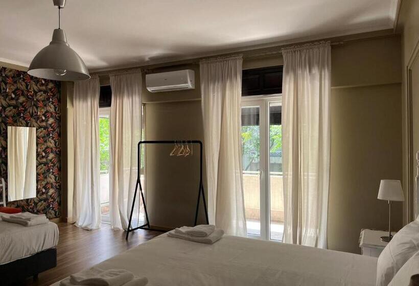 اتاق خانوادگی با سرویس بهداشتی مشترک, Wallis Rato