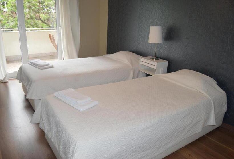 اتاق استاندارد با سرویس بهداشتی مشترک, Wallis Rato