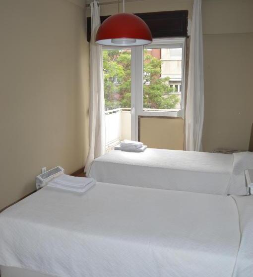 اتاق استاندارد با سرویس بهداشتی مشترک, Wallis Rato