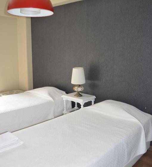 اتاق استاندارد با سرویس بهداشتی مشترک, Wallis Rato