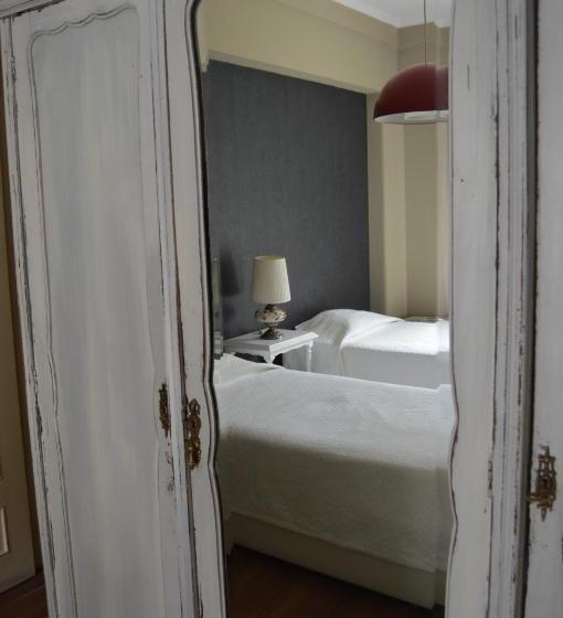 اتاق استاندارد با سرویس بهداشتی مشترک, Wallis Rato