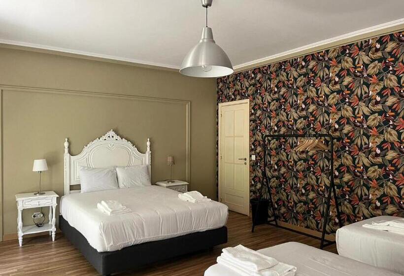 اتاق خانوادگی با سرویس بهداشتی مشترک, Wallis Rato