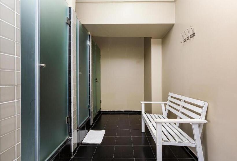 اتاق استاندارد با سرویس بهداشتی مشترک, Wallis Rato