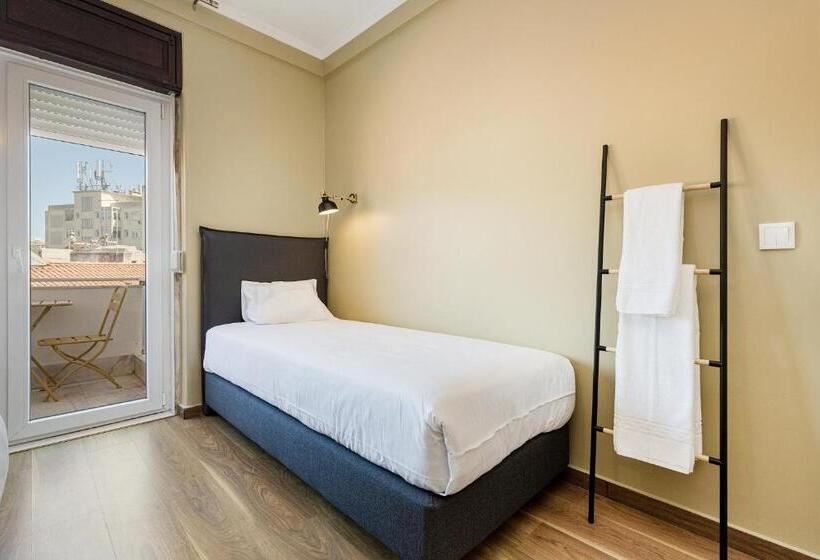 سوییت خانوادگی, Wallis Rato