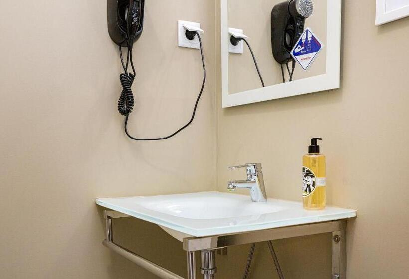 سوییت خانوادگی, Wallis Rato