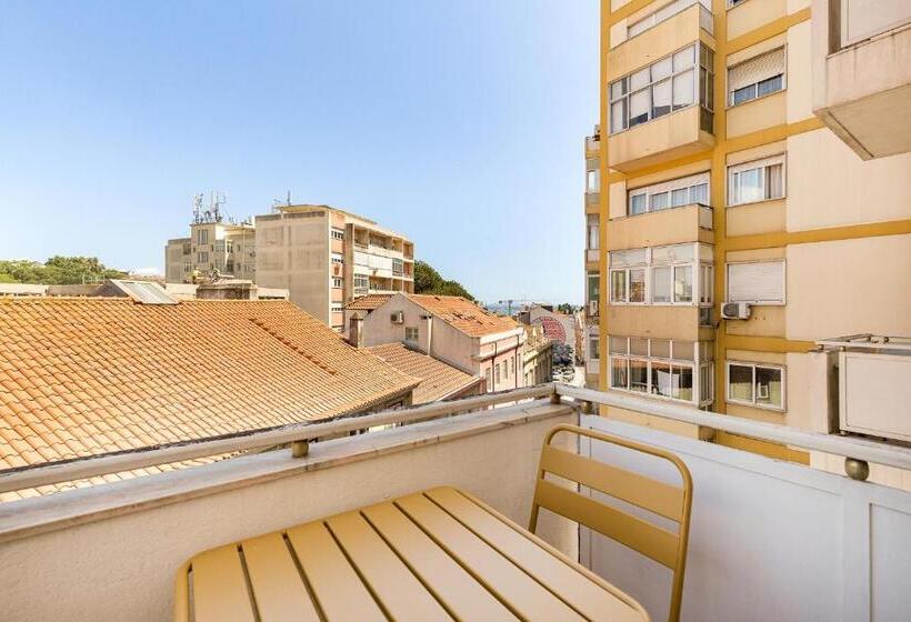 سوییت خانوادگی, Wallis Rato