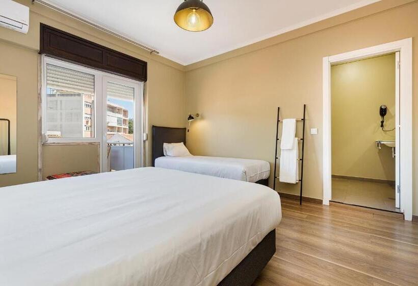 سوییت خانوادگی, Wallis Rato