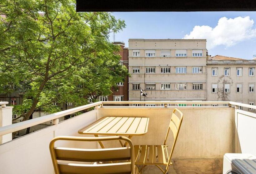 اتاق استاندارد با سرویس بهداشتی مشترک, Wallis Rato