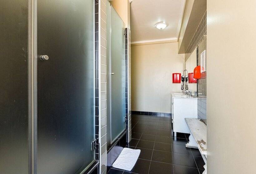 اتاق استاندارد با سرویس بهداشتی مشترک, Wallis Rato