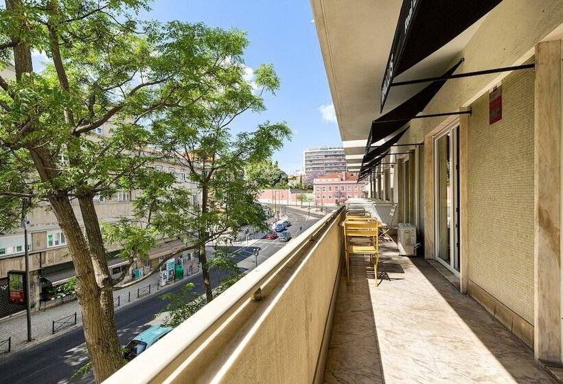 اتاق استاندارد با سرویس بهداشتی مشترک, Wallis Rato