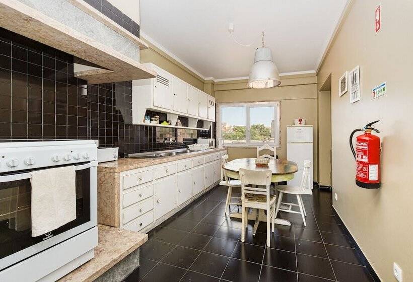 سوییت خانوادگی, Wallis Rato