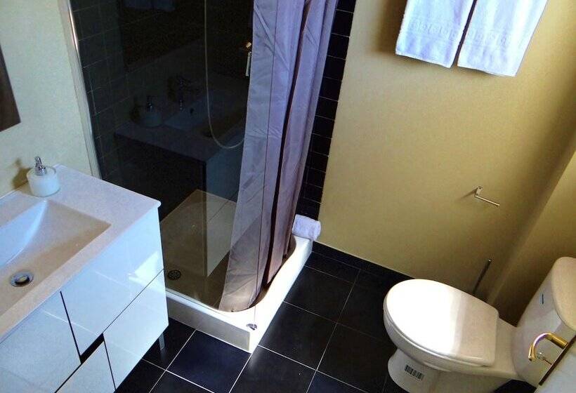 سوییت خانوادگی, Wallis Rato