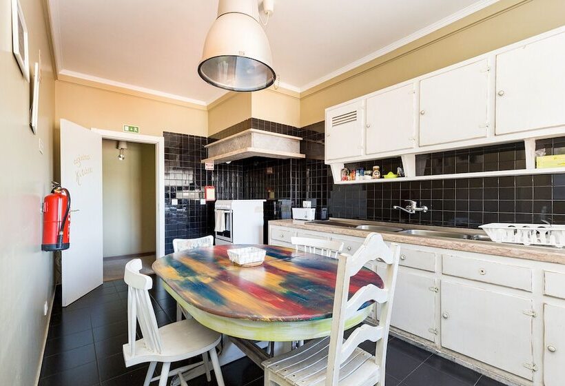 سوییت سوپریور, Wallis Rato