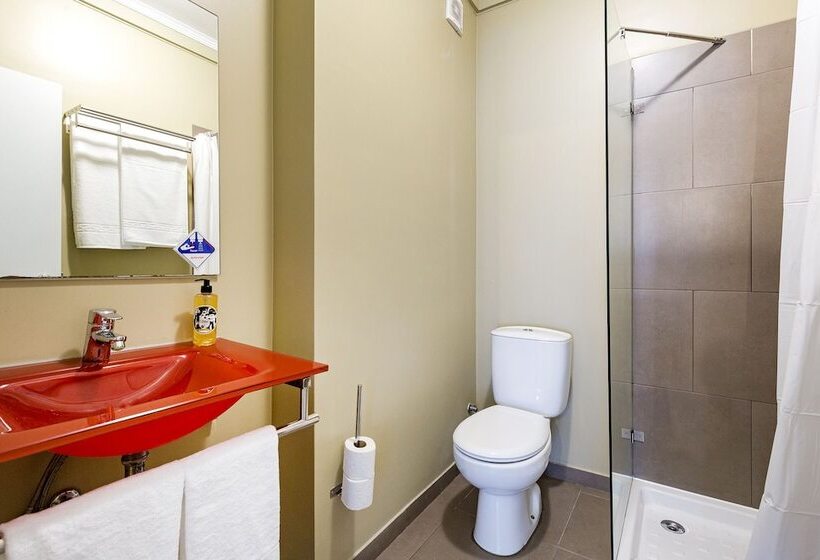 سوییت سوپریور, Wallis Rato