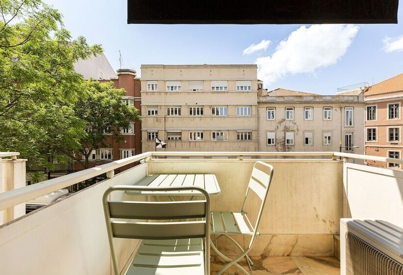 سوییت سوپریور, Wallis Rato