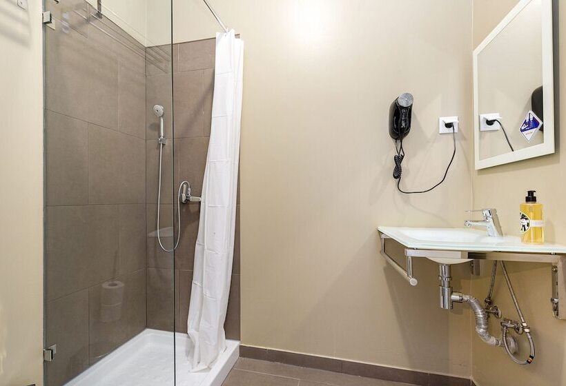 سوییت سوپریور, Wallis Rato