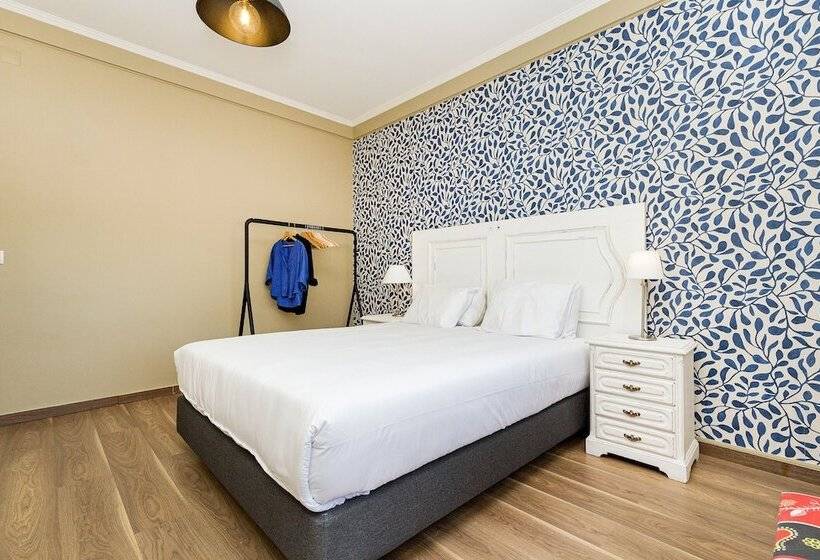 سوییت سوپریور, Wallis Rato