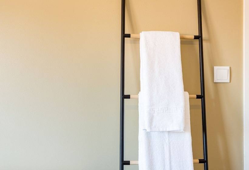 سوییت سوپریور, Wallis Rato