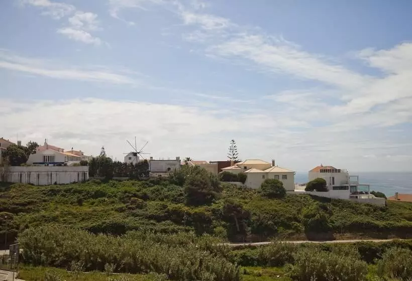 共同バス付シェアルーム, Ericeira Chill Hill Hostel & Private Rooms   Peach Garden