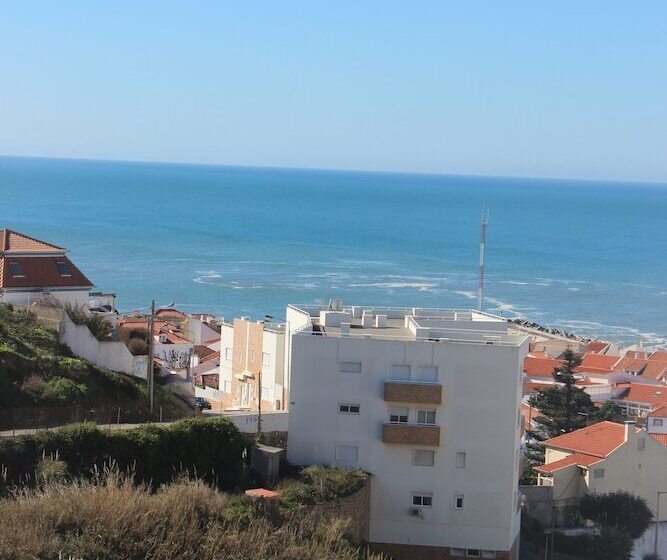 Кровать в Многоместном Номере с Общей Ванной, Ericeira Chill Hill Hostel & Private Rooms   Peach Garden