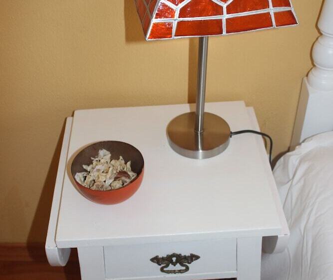 اتاق استاندارد با سرویس بهداشتی مشترک, Ericeira Chill Hill Hostel & Private Rooms   Peach Garden