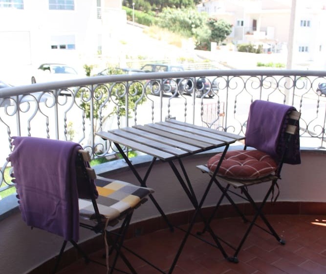 اتاق استاندارد با سرویس بهداشتی مشترک, Ericeira Chill Hill Hostel & Private Rooms   Peach Garden