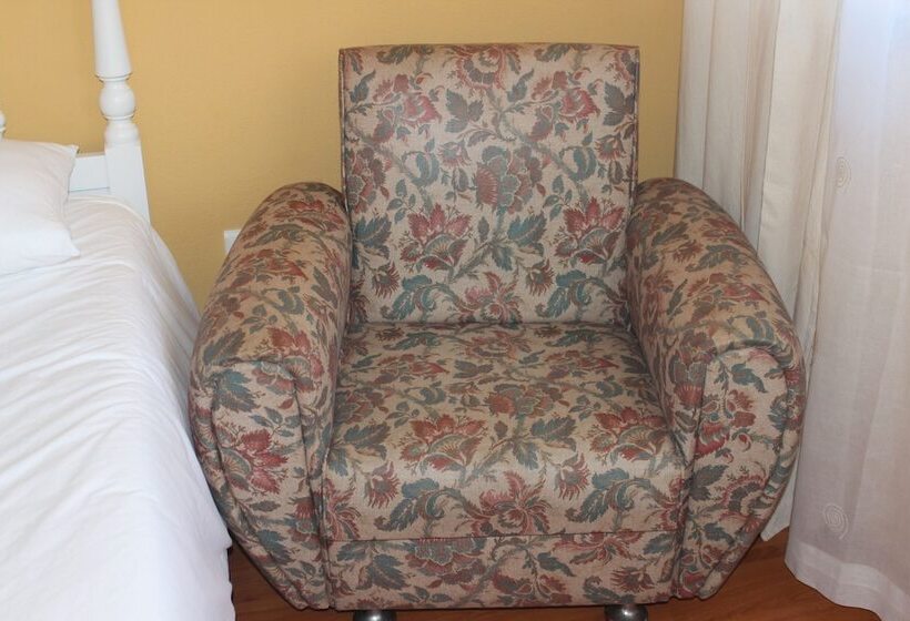 اتاق استاندارد با سرویس بهداشتی مشترک, Ericeira Chill Hill Hostel & Private Rooms   Peach Garden