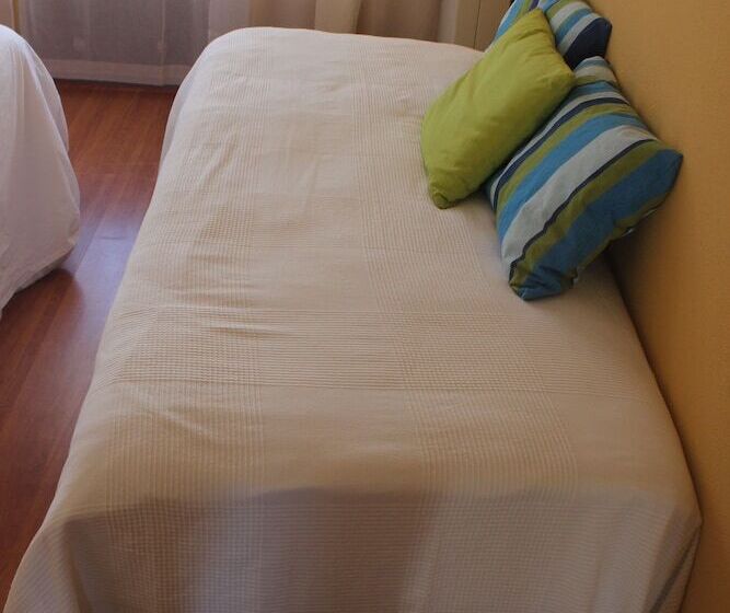 اتاق استاندارد با سرویس بهداشتی مشترک, Ericeira Chill Hill Hostel & Private Rooms   Peach Garden