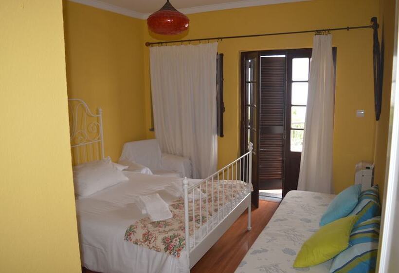 اتاق استاندارد با سرویس بهداشتی مشترک, Ericeira Chill Hill Hostel & Private Rooms   Peach Garden