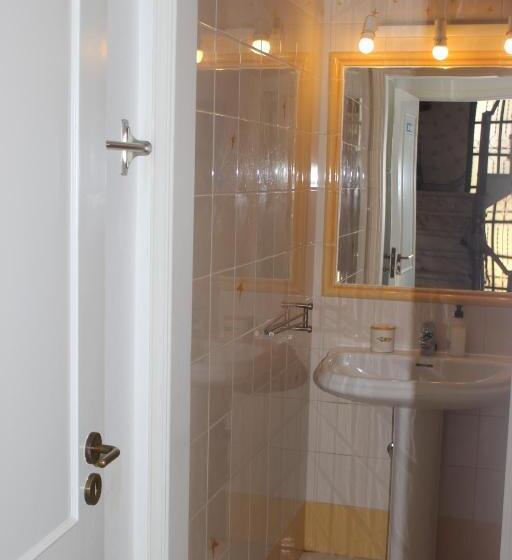 Кровать в Общей Комнате, Ericeira Chill Hill Hostel & Private Rooms   Peach Garden