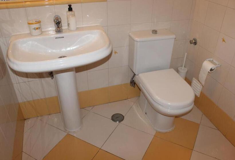 Кровать в Общей Комнате, Ericeira Chill Hill Hostel & Private Rooms   Peach Garden