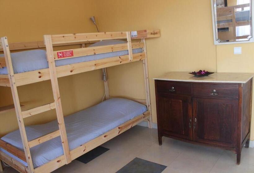 تختخواب در اتاق مشترک, Ericeira Chill Hill Hostel & Private Rooms   Peach Garden