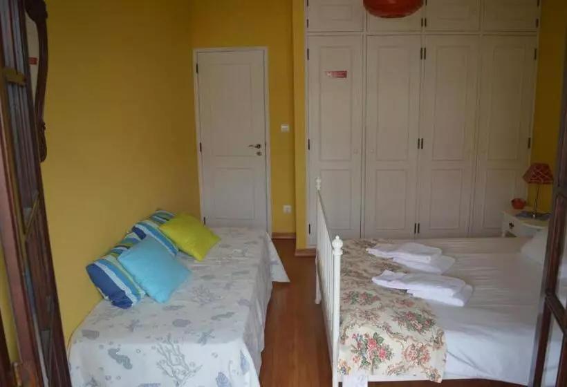 バス共有のスタンダードルーム, Ericeira Chill Hill Hostel & Private Rooms   Peach Garden