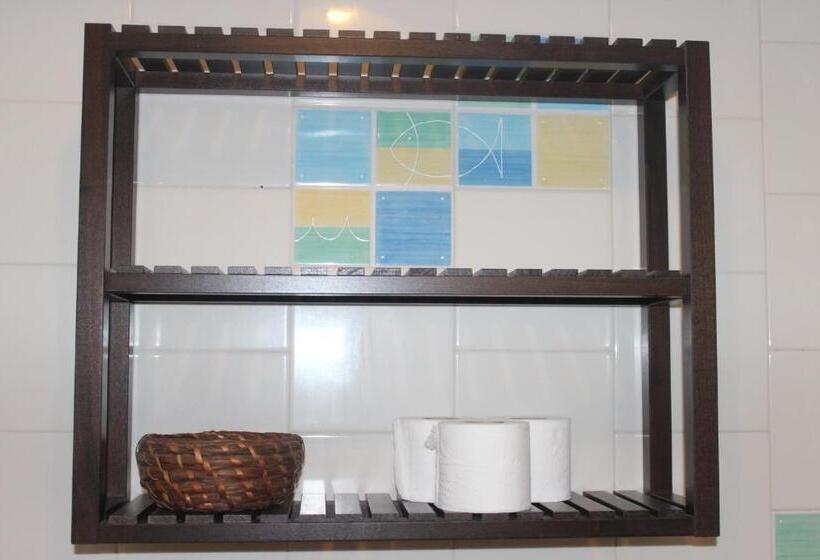 اتاق استاندارد با سرویس بهداشتی مشترک, Ericeira Chill Hill Hostel & Private Rooms   Peach Garden