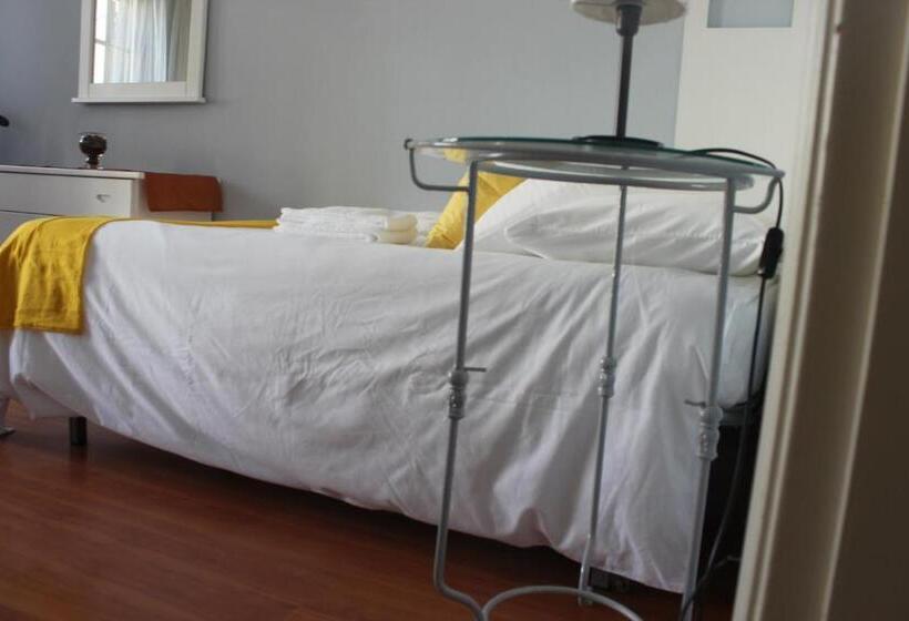 اتاق استاندارد با بالکن, Ericeira Chill Hill Hostel & Private Rooms   Peach Garden