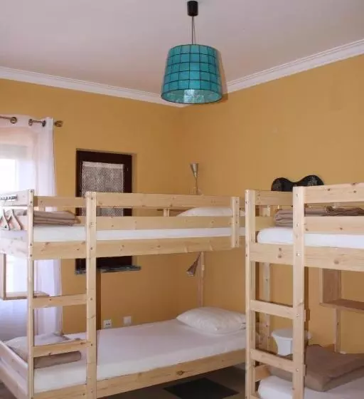 ルームシェアのワンベッド, Ericeira Chill Hill Hostel & Private Rooms   Peach Garden