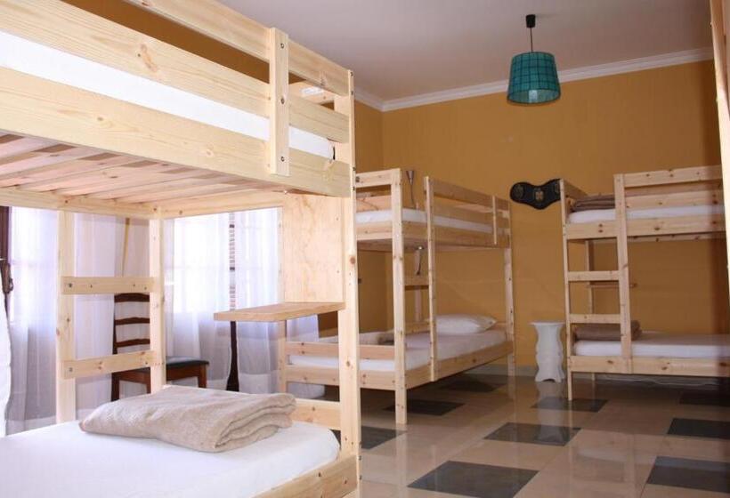 تختخواب در اتاق مشترک, Ericeira Chill Hill Hostel & Private Rooms   Peach Garden