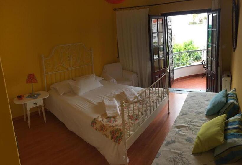 اتاق استاندارد با سرویس بهداشتی مشترک, Ericeira Chill Hill Hostel & Private Rooms   Peach Garden