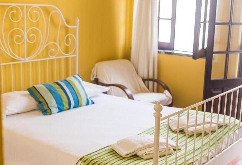 اتاق استاندارد با سرویس بهداشتی مشترک, Ericeira Chill Hill Hostel & Private Rooms   Peach Garden