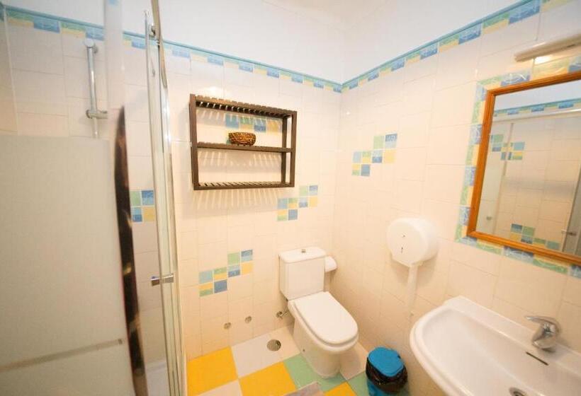 اتاق استاندارد با بالکن, Ericeira Chill Hill Hostel & Private Rooms   Peach Garden