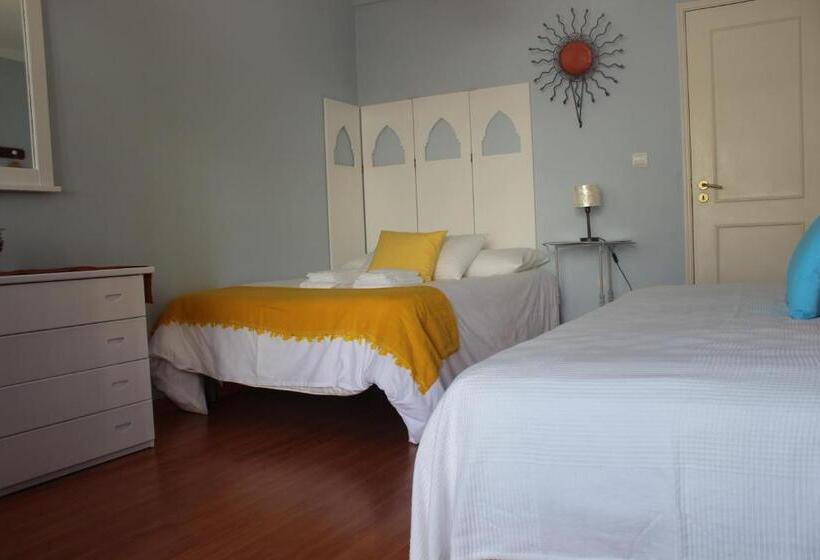 اتاق استاندارد با بالکن, Ericeira Chill Hill Hostel & Private Rooms   Peach Garden
