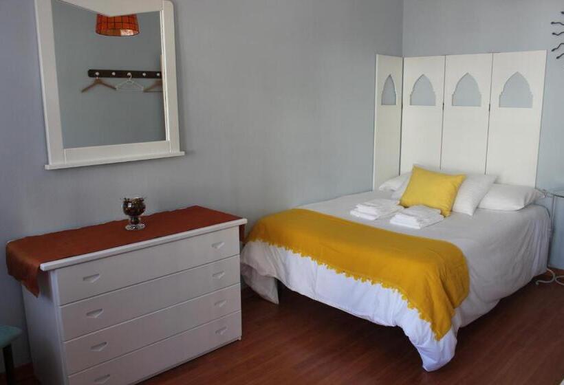 Номер Стандарт с Балконом, Ericeira Chill Hill Hostel & Private Rooms   Peach Garden