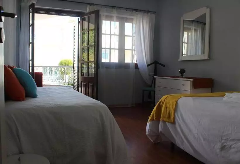 バルコニー付きスタンダードルーム, Ericeira Chill Hill Hostel & Private Rooms   Peach Garden